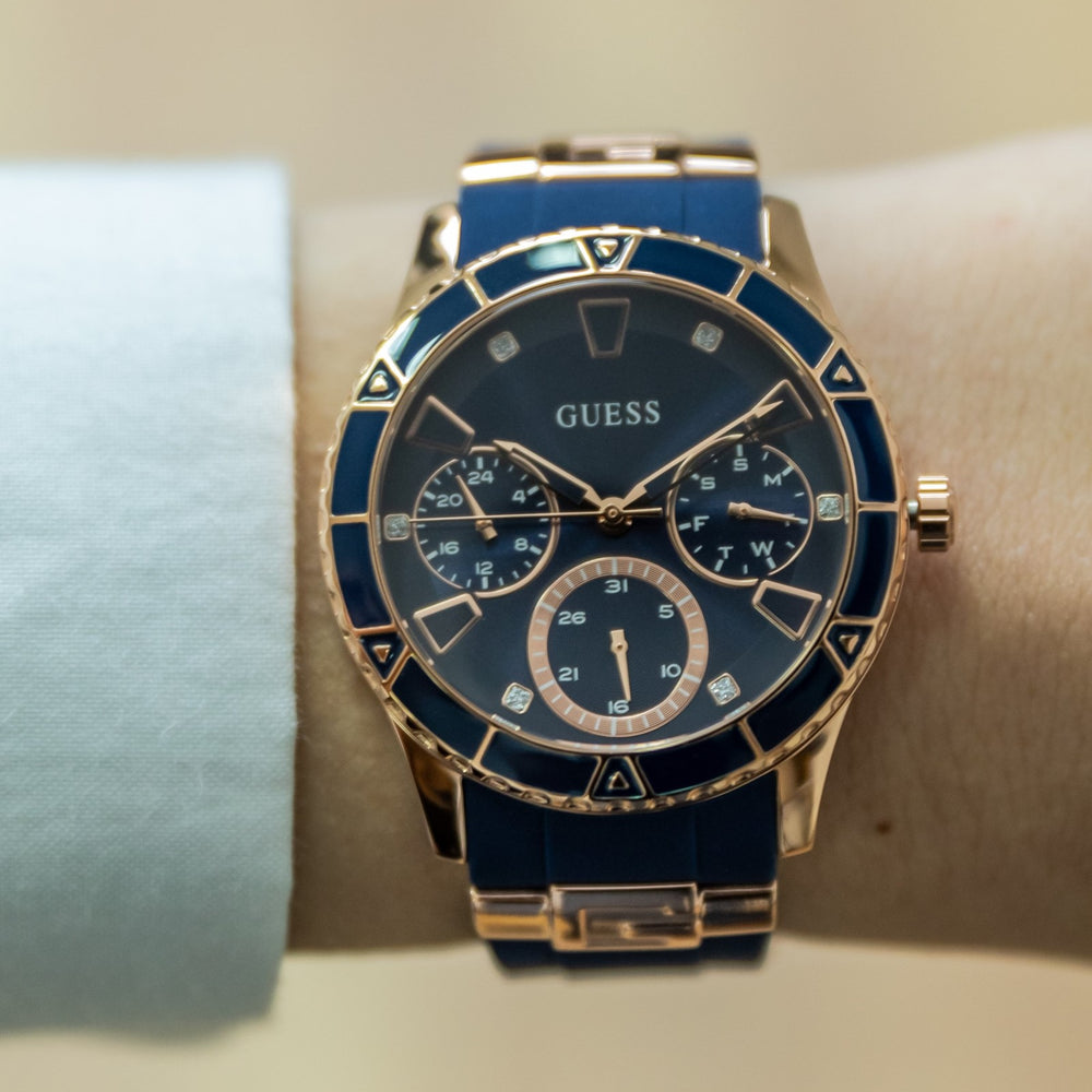 
                      
                        Ceas de dama GUESS VALENCIA GUW1157L3 CEASURI GUESS   
                      
                    