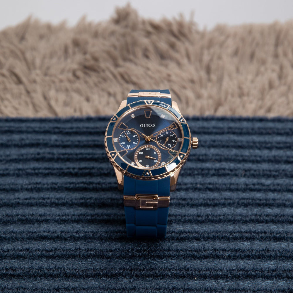 
                      
                        Ceas de dama GUESS VALENCIA GUW1157L3 CEASURI GUESS   
                      
                    